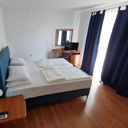 Hotel Pansion Marco Polo Petrcane Esterno foto