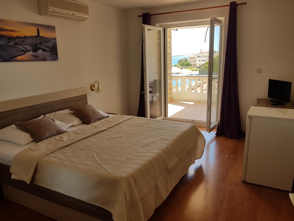 Hotel Pansion Marco Polo Petrcane Esterno foto