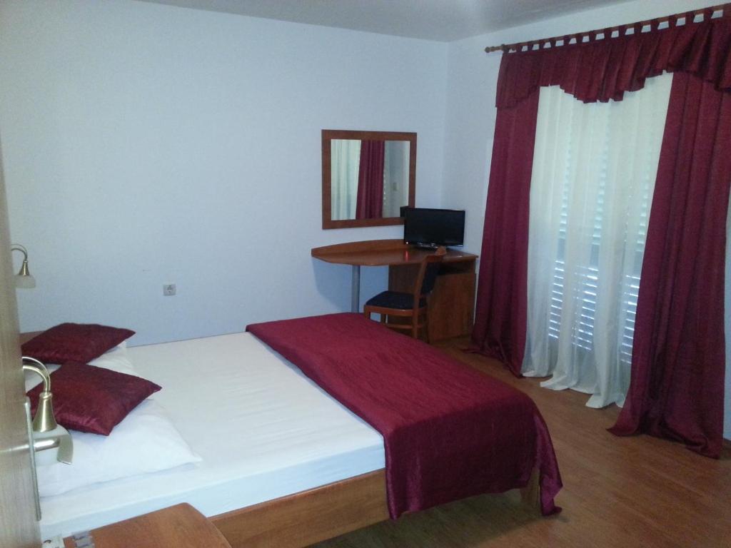 Hotel Pansion Marco Polo Petrcane Esterno foto